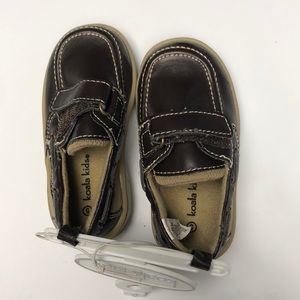 Velcro strap boat shoes